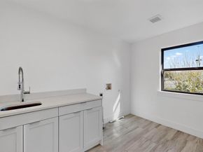 4521  Cowan Avenue , Dallas Texas 75209