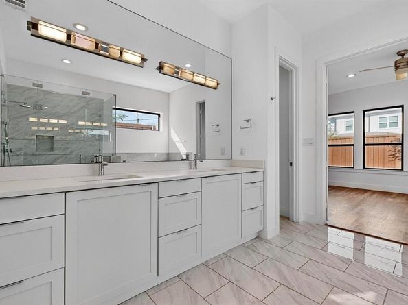 4521  Cowan Avenue , Dallas Texas 75209