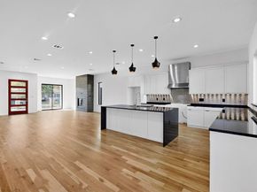 4521  Cowan Avenue , Dallas Texas 75209