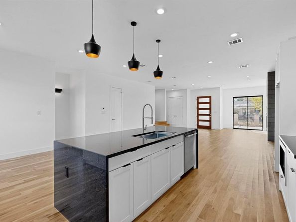 4521  Cowan Avenue , Dallas Texas 75209