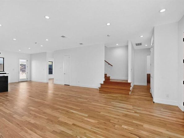 4521  Cowan Avenue , Dallas Texas 75209