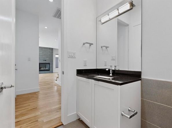 4521  Cowan Avenue , Dallas Texas 75209