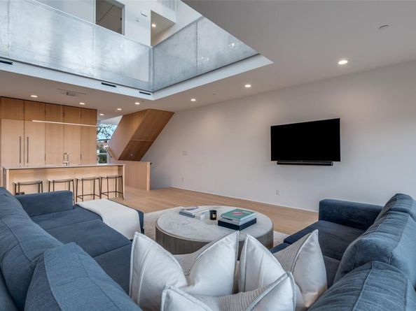 4626  Coles Manor Place  103, Dallas Texas 75204