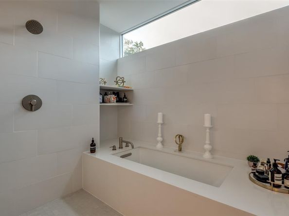 4626  Coles Manor Place  103, Dallas Texas 75204