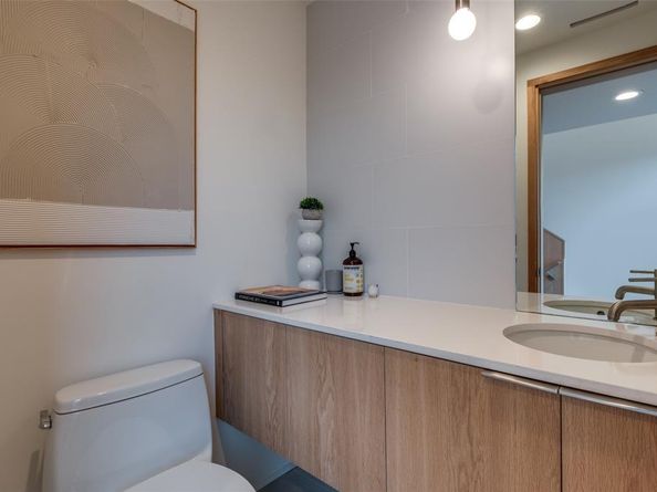 4626  Coles Manor Place  103, Dallas Texas 75204