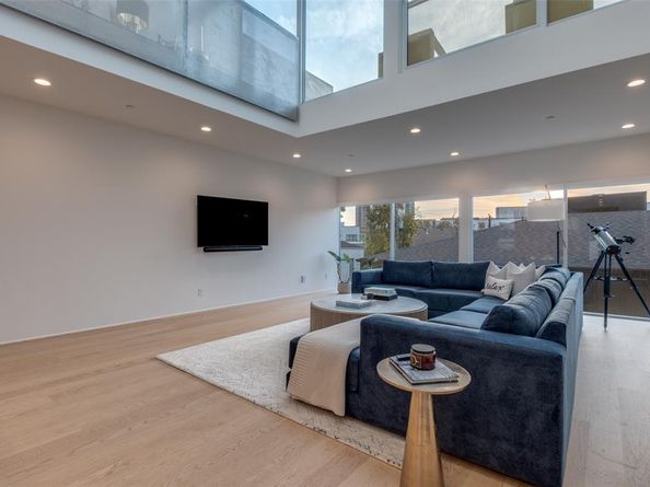 4626  Coles Manor Place  103, Dallas Texas 75204