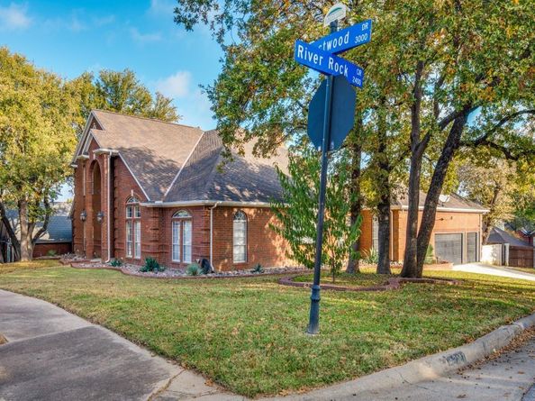 3001  Forestwood Drive , Arlington Texas 76006