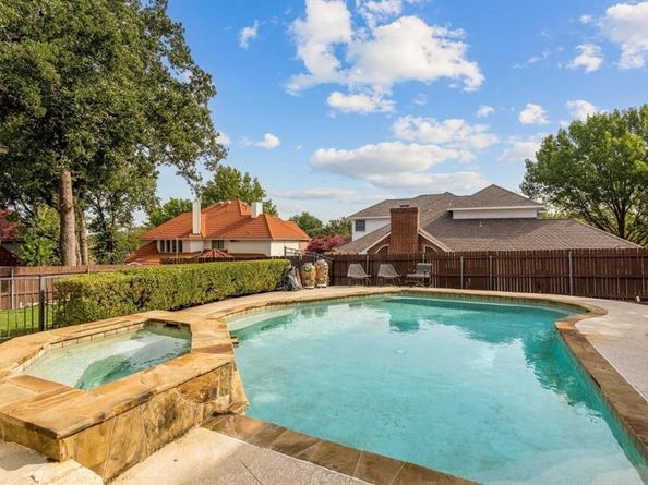 3001  Forestwood Drive , Arlington Texas 76006