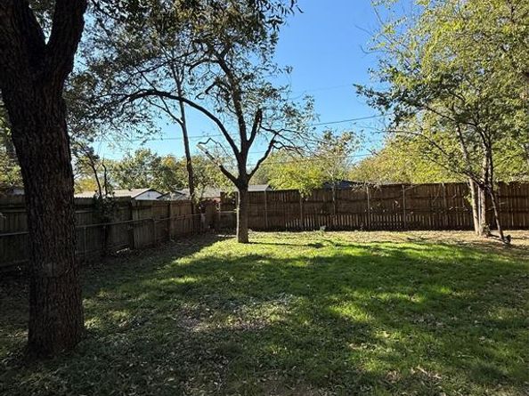 1816  Will Scarlet Road , Arlington Texas 76013