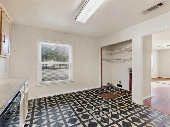 2065 S Farola Drive , Dallas Texas 75228