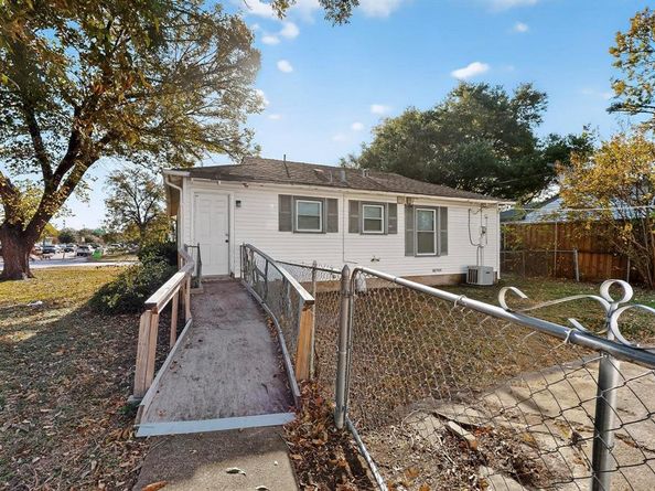 2065 S Farola Drive , Dallas Texas 75228