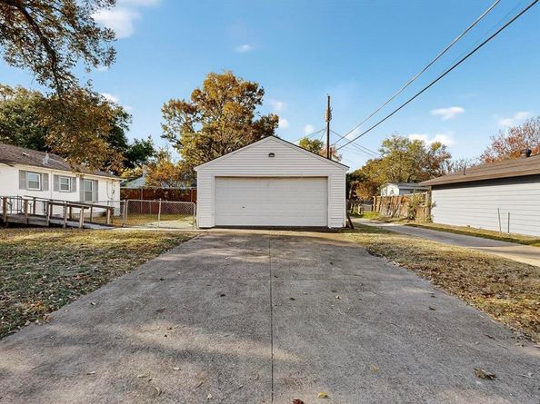 2065 S Farola Drive , Dallas Texas 75228