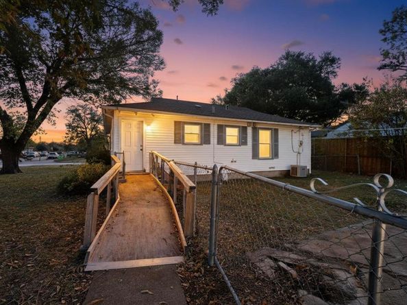 2065 S Farola Drive , Dallas Texas 75228