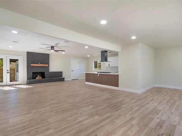 1212  Willow Glen Drive , Dallas Texas 75232