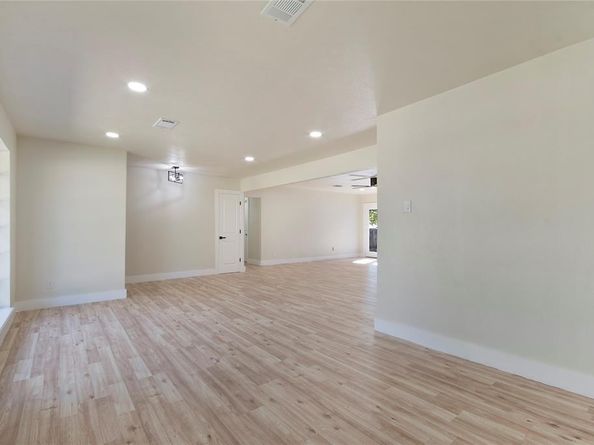 1212  Willow Glen Drive , Dallas Texas 75232