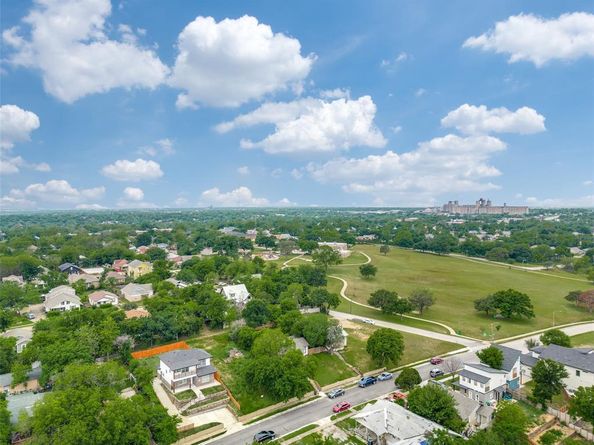 1260 E Magnolia Avenue , Fort Worth Texas 76104