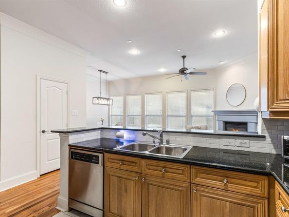 1500  Pecos Street  7, Dallas Texas 75204