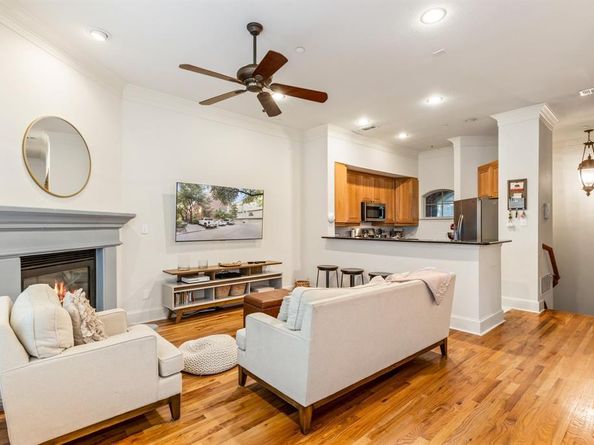 1500  Pecos Street  7, Dallas Texas 75204