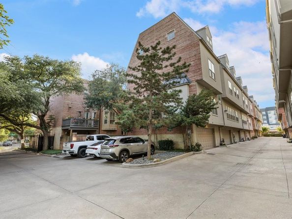 1500  Pecos Street  7, Dallas Texas 75204