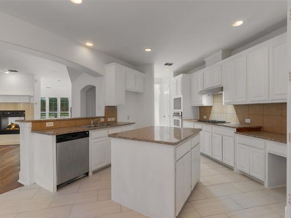 9200  Dillon Trail , Irving Texas 75063