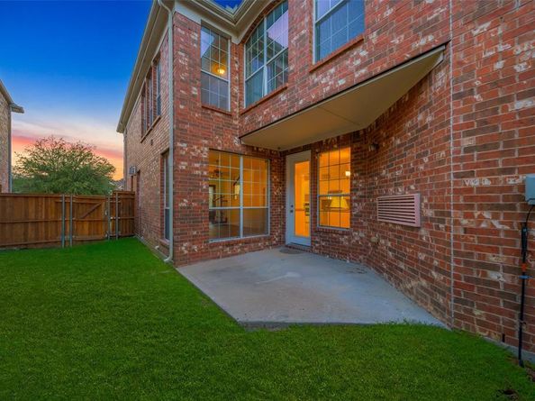 9200  Dillon Trail , Irving Texas 75063