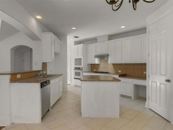 9200  Dillon Trail , Irving Texas 75063