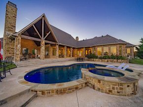 1  London Court , Heath Texas 75032