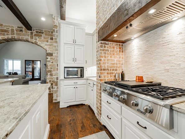 1  London Court , Heath Texas 75032