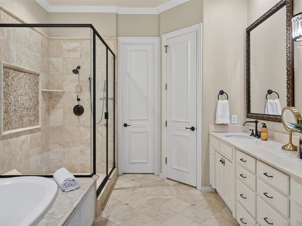 4423  Lena Lane , Irving Texas 75038