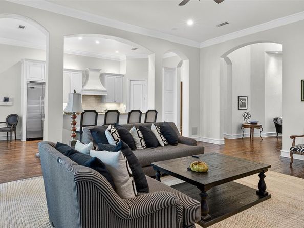 4423  Lena Lane , Irving Texas 75038