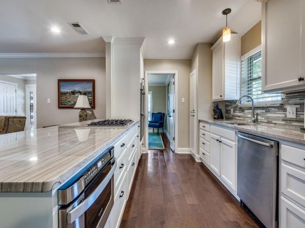 100  Hillview Court , Hurst Texas 76054