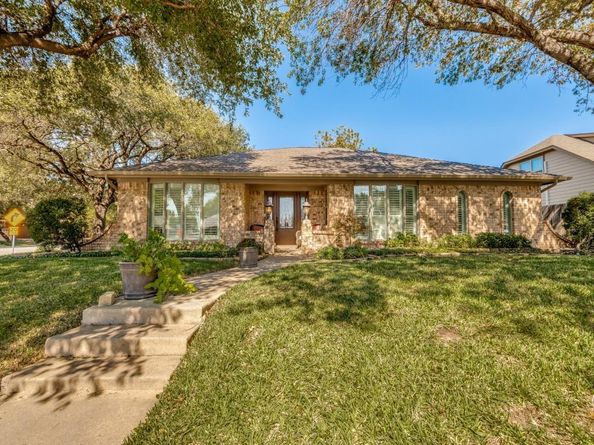 100  Hillview Court , Hurst Texas 76054
