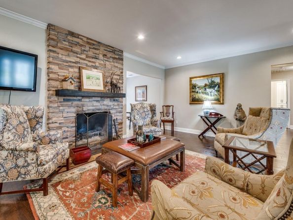 100  Hillview Court , Hurst Texas 76054