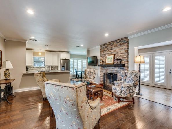 100  Hillview Court , Hurst Texas 76054