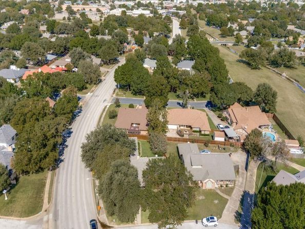 100  Hillview Court , Hurst Texas 76054