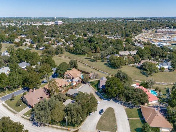 100  Hillview Court , Hurst Texas 76054