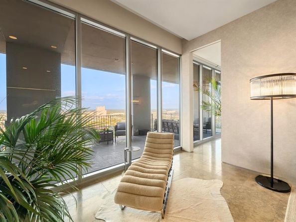 1717  Arts Plaza  2202, Dallas Texas 75201