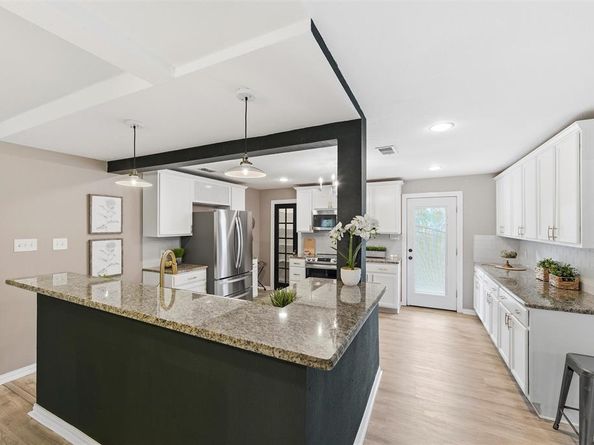 5000  Calmont Avenue , Fort Worth Texas 76107