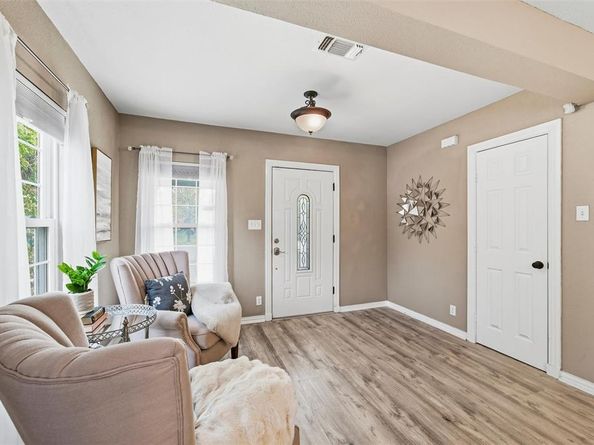 5000  Calmont Avenue , Fort Worth Texas 76107