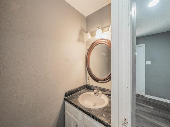 2215  Aspen Drive , Dallas Texas 75227