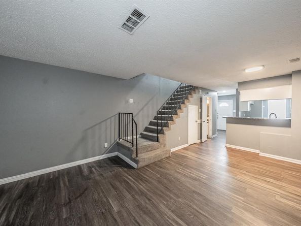 2215  Aspen Drive , Dallas Texas 75227