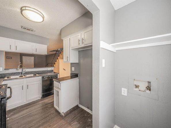 2215  Aspen Drive , Dallas Texas 75227