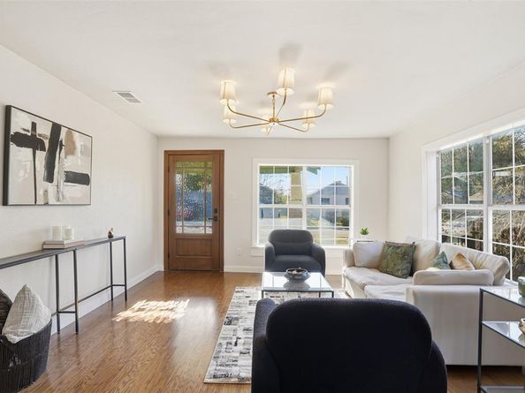 3958  Lisbon Street , Fort Worth Texas 76107