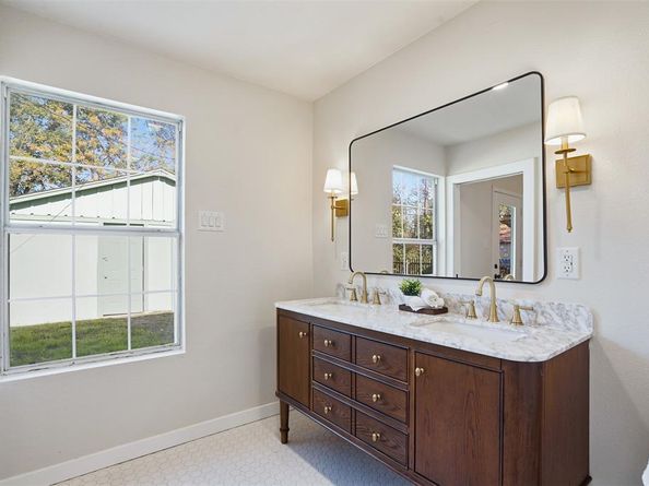 3958  Lisbon Street , Fort Worth Texas 76107