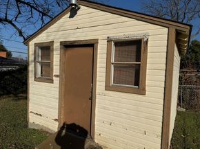 2214 N Trinidad Drive , Dallas Texas 75232