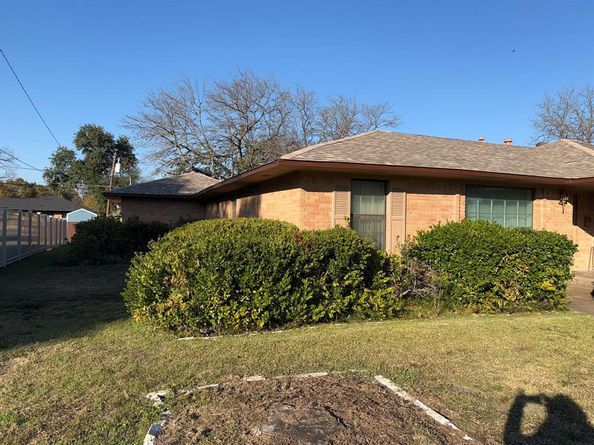 2214 N Trinidad Drive , Dallas Texas 75232