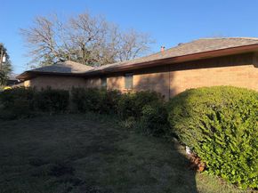 2214 N Trinidad Drive , Dallas Texas 75232