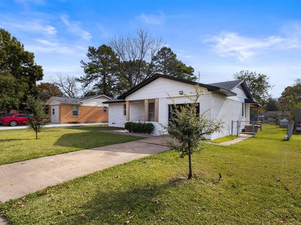 206 W Vista Drive , Garland Texas 75041