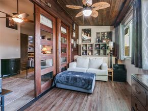 1529  Seegar Street , Dallas Texas 75215