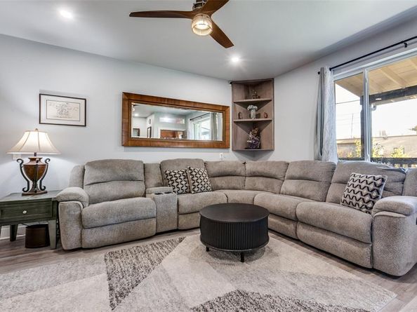 1529  Seegar Street , Dallas Texas 75215